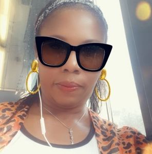 Meet your Posher, Esther